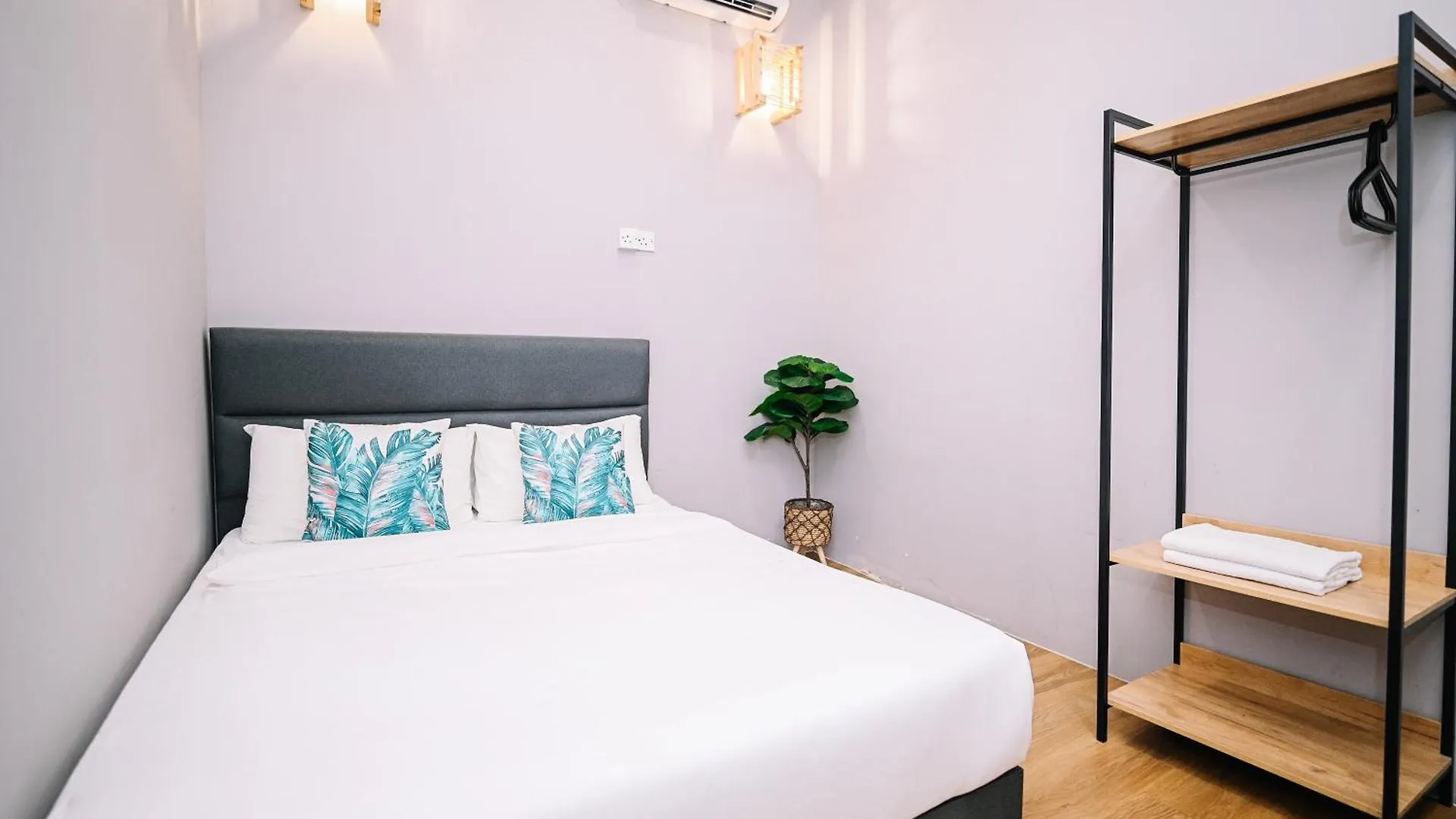Swing & Pillows - 87 Chulia St, Georgetown Penang מלזיה