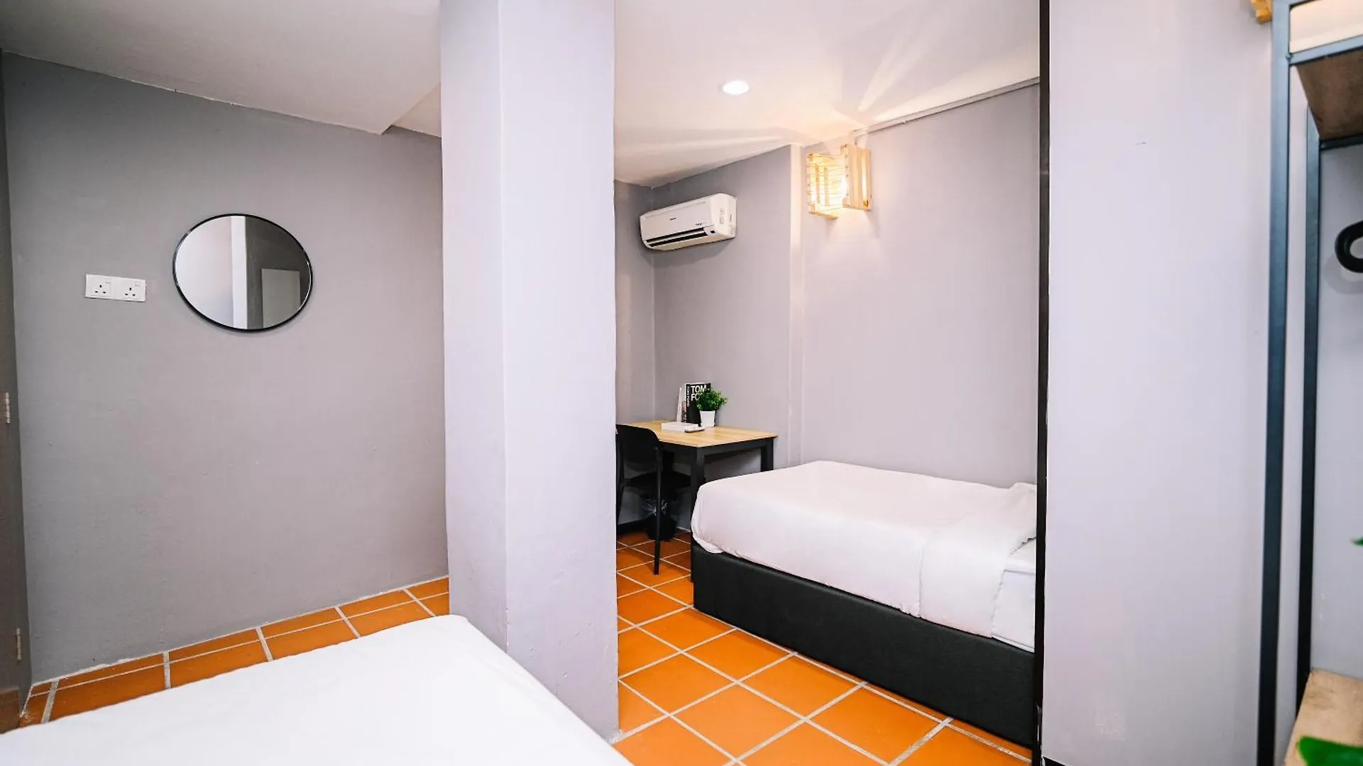 Swing & Pillows - 87 Chulia St, Georgetown Penang 2*, ג'ורג' טאון