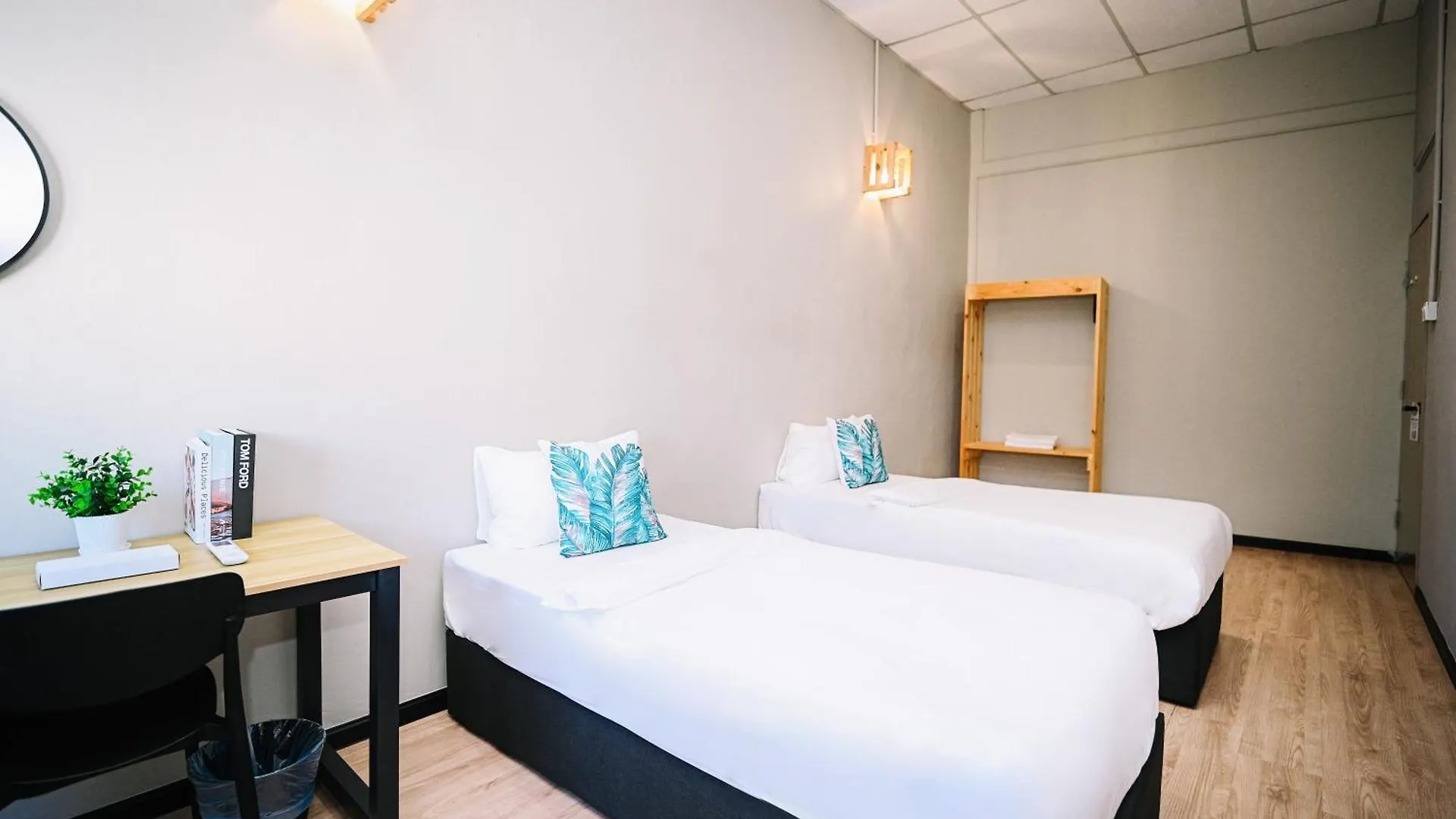 Swing & Pillows - 87 Chulia St, Georgetown Penang 2*, ג'ורג' טאון מלזיה