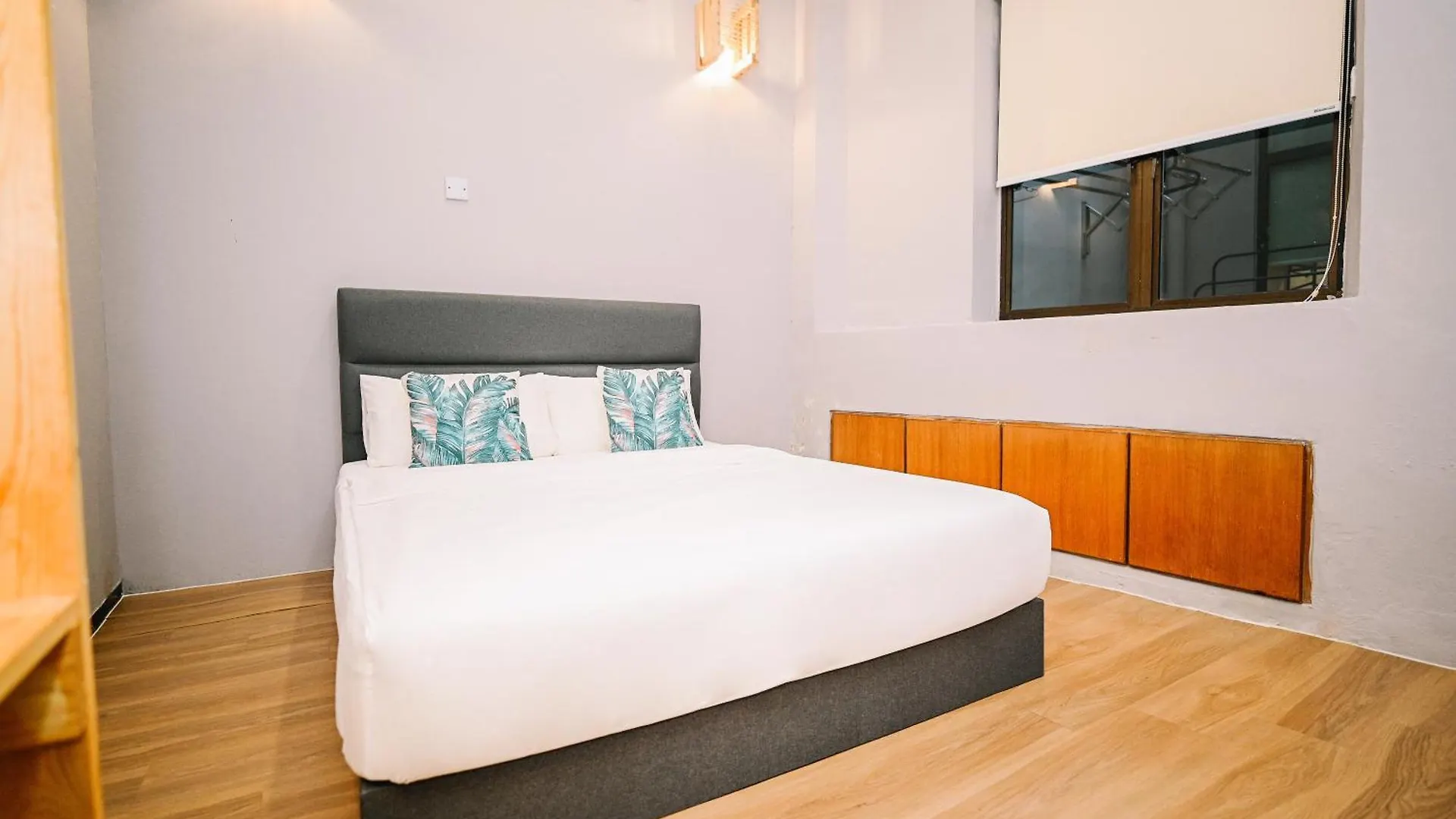 Swing & Pillows - 87 Chulia St, Georgetown Penang ג'ורג' טאון